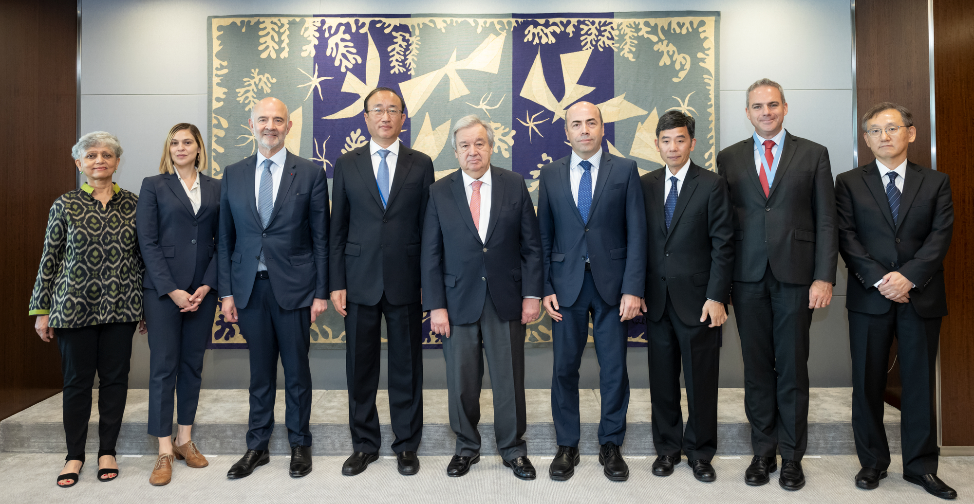Le Secrétaire général António Guteres entouré des membres du Comité